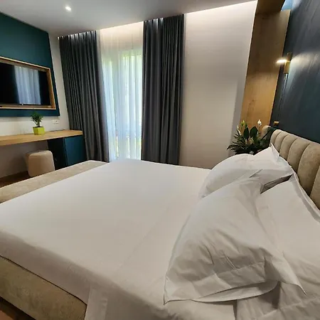 Gold Hotel