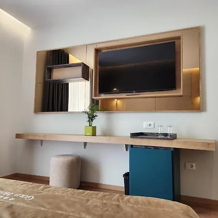 Gold Hotel