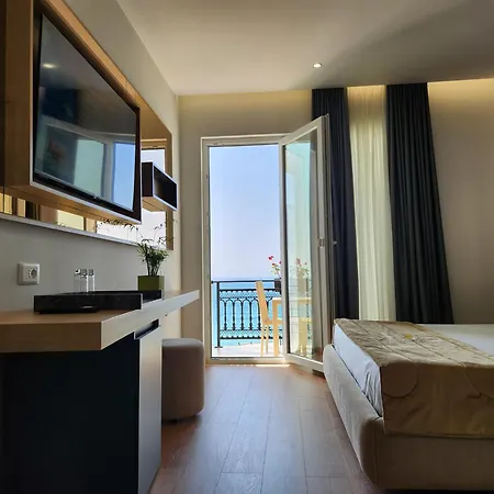 Gold Hotel